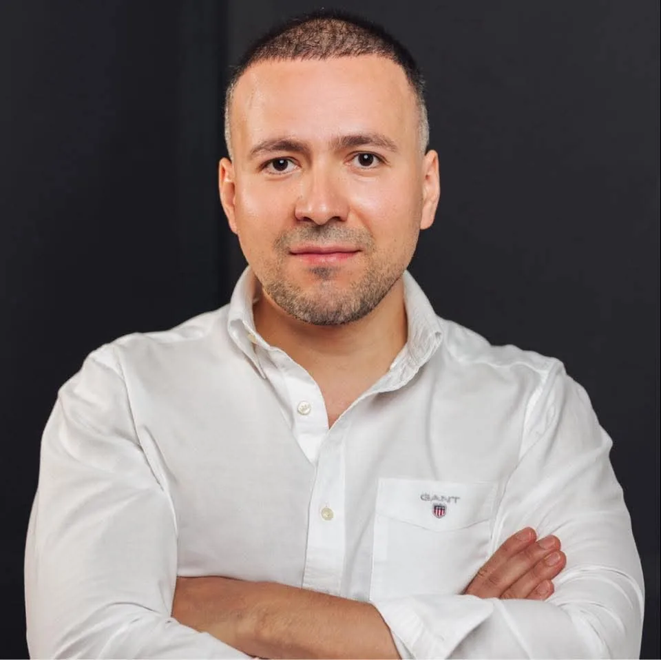 Dr. Gabriel Lopez Cobena, medic specialist chirurgie orală la Intermedica High Care